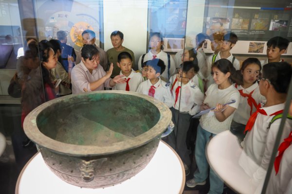 股票配资联系方式 文汇视讯｜第四聋校师生走进上博东馆，探索非遗新体验